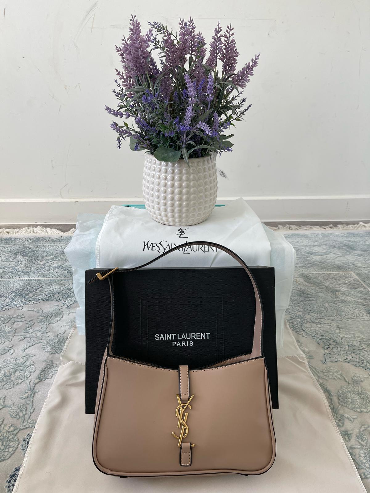 Ladies shoulder bag