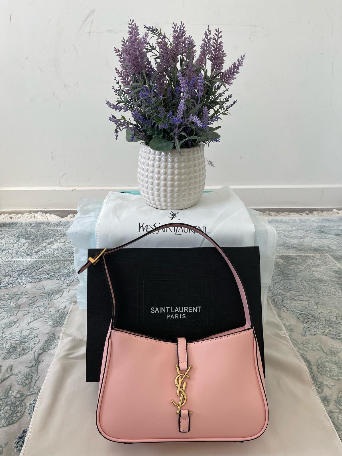 Ladies shoulder bag