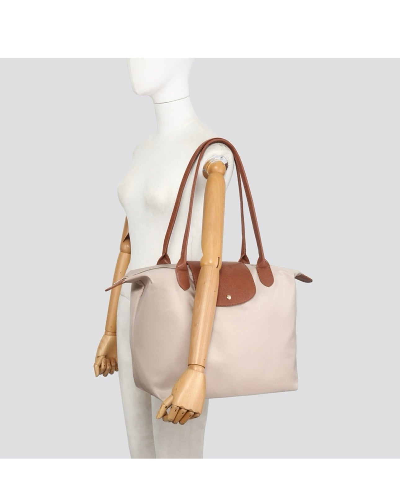 Ladies weatherproof everyday fashion bag.
