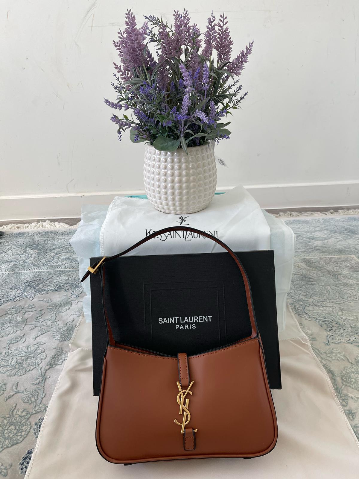 Ladies shoulder bag
