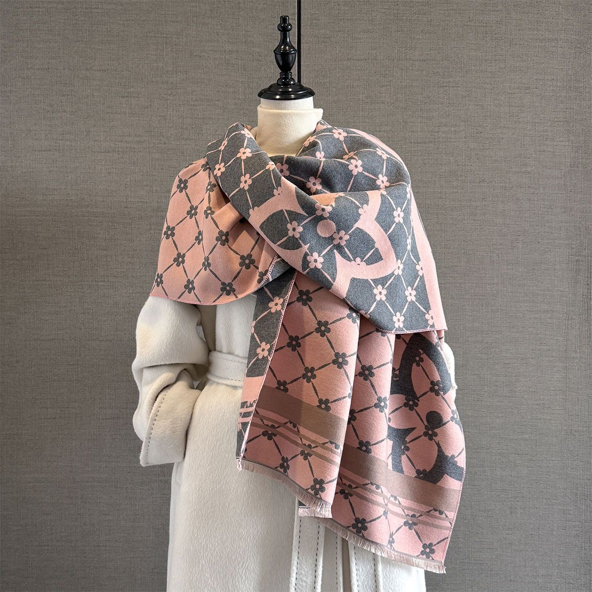 Retro Chic Floral Lattice Scarf
WS057 Pink
